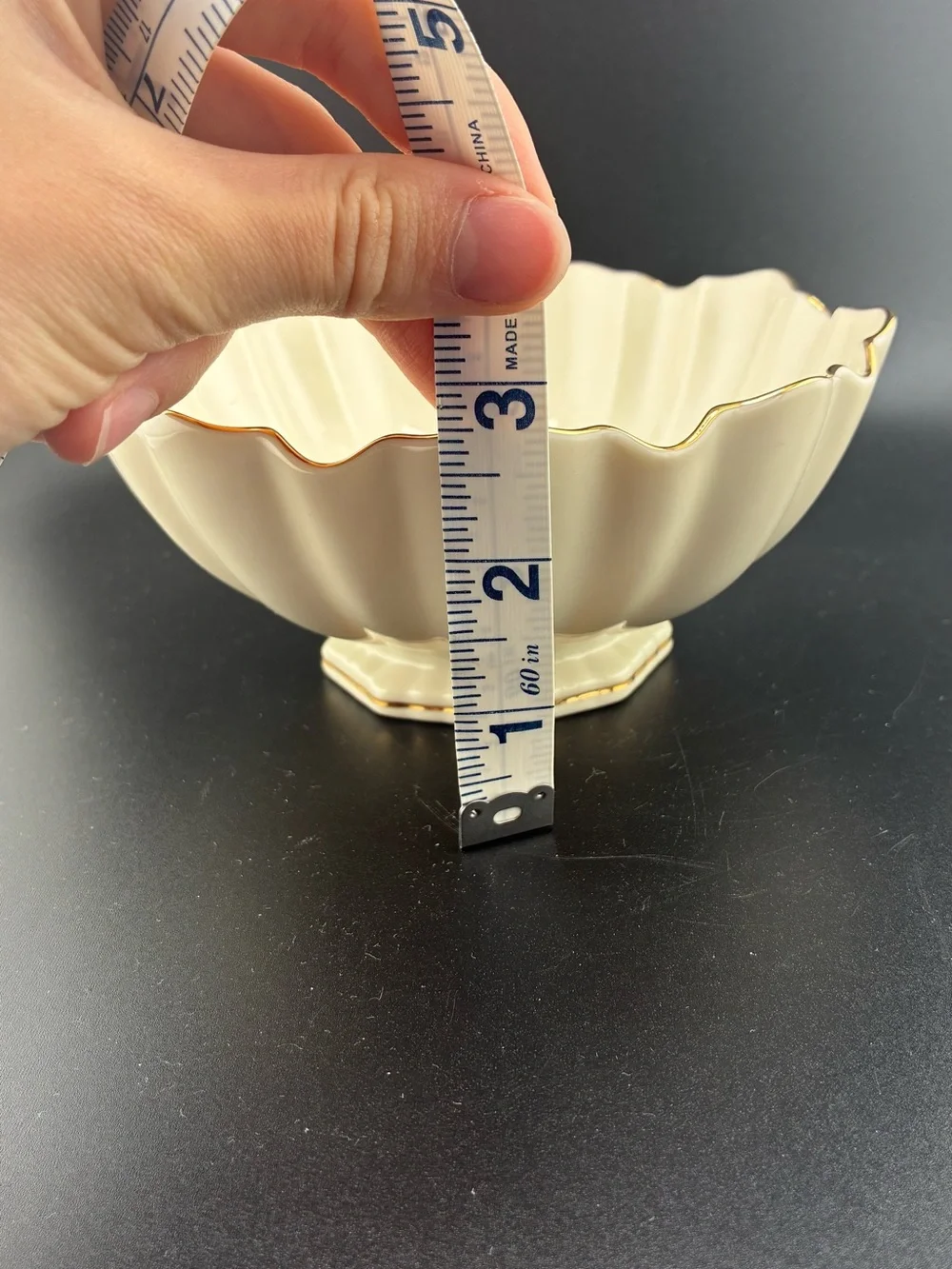 Lenox Cream Scalloped Porcelain Serving Bowl‎ with Gold Rim